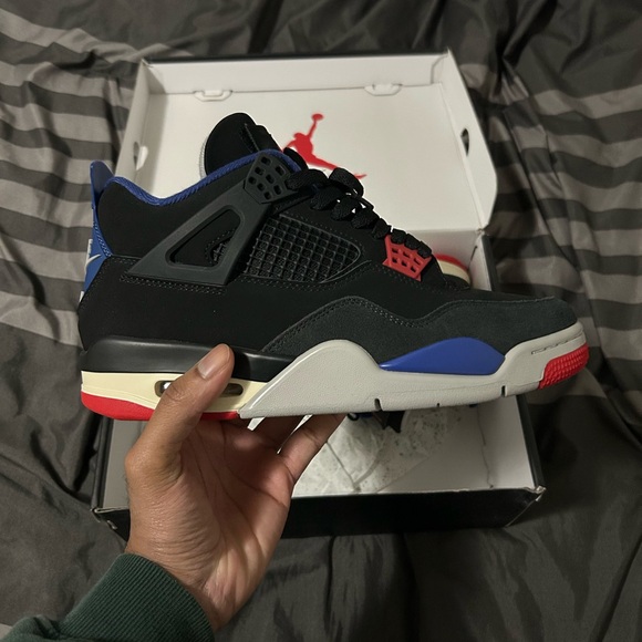 Jordan 4 Rare Air - Picture 2 of 8